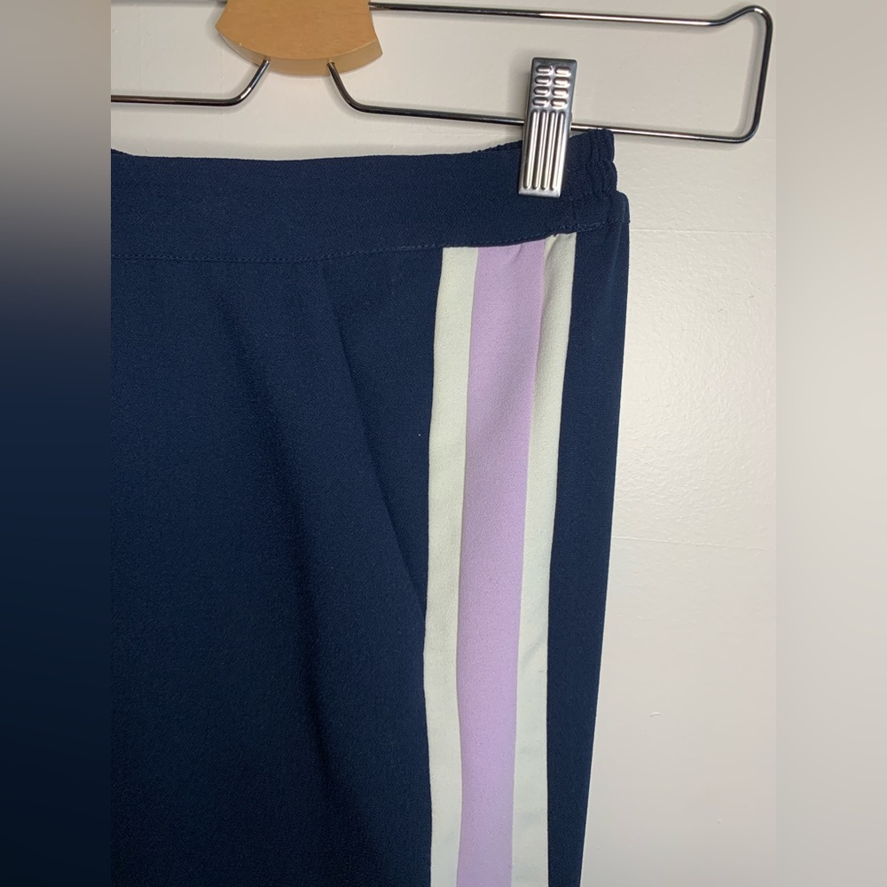 Wide leg trouser with side stripe